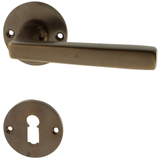 Türbeschlag aus Messing dunkel patiniert, braun, schlanke Form