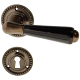 Türbeschlag aus Messing dunkel patiniert, braun, elegantes Design